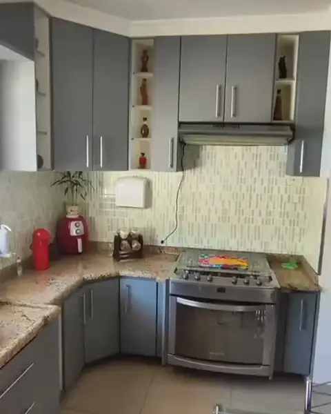 Armários de cozinha em cinza