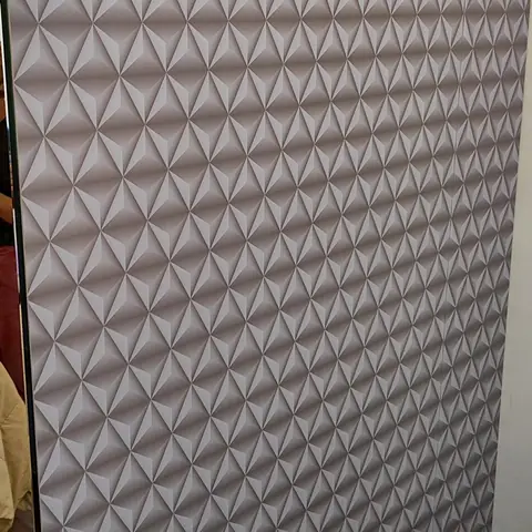 Parede com textura geométrica